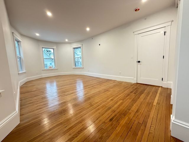 10 Beech St 4, Cambridge, MA 02140