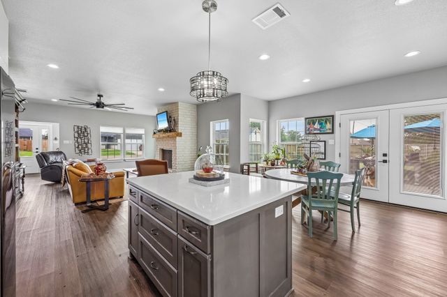 116 E Bexar Street, Mabank, TX 75147