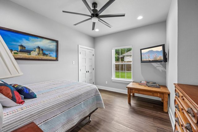 116 E Bexar Street, Mabank, TX 75147