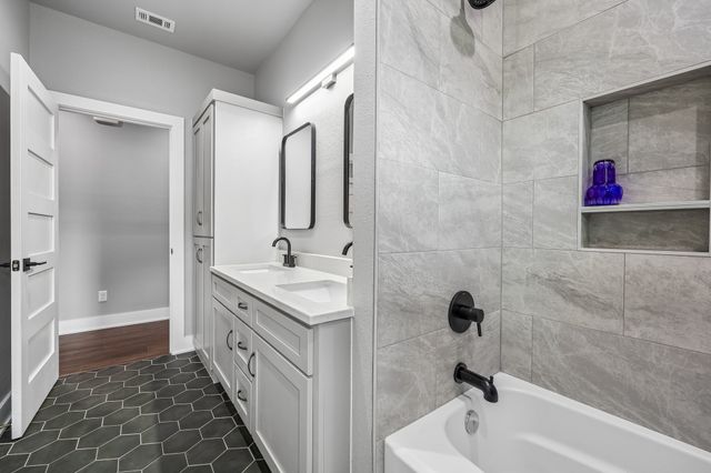 116 E Bexar Street, Mabank, TX 75147