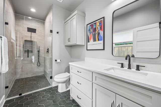 116 E Bexar Street, Mabank, TX 75147