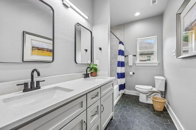 116 E Bexar Street, Mabank, TX 75147