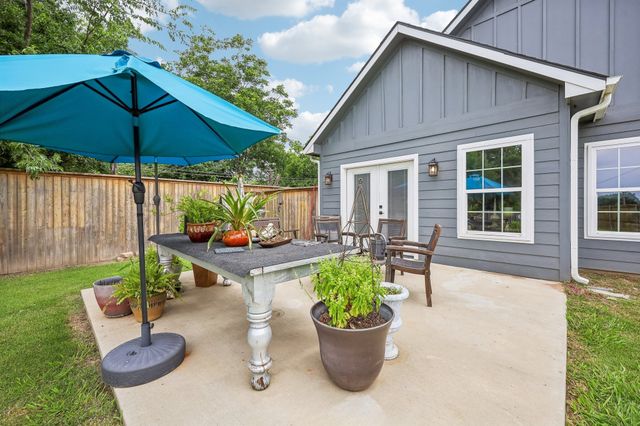 116 E Bexar Street, Mabank, TX 75147
