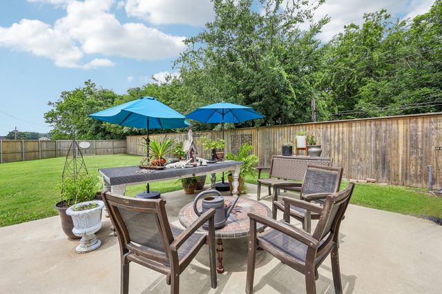 116 E Bexar Street, Mabank, TX 75147