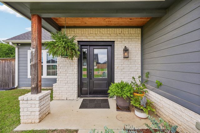 116 E Bexar Street, Mabank, TX 75147