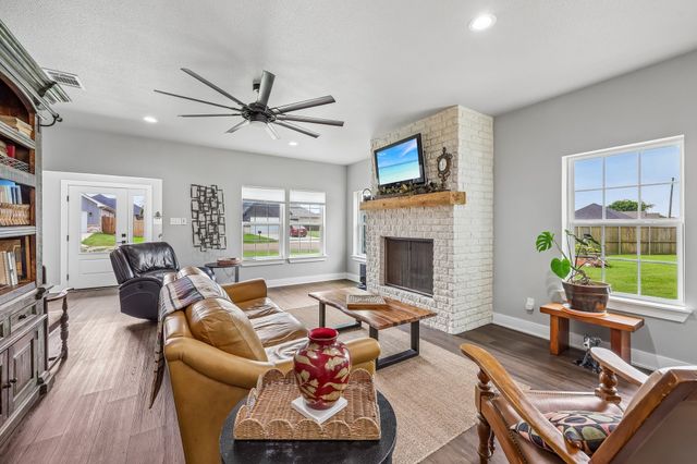 116 E Bexar Street, Mabank, TX 75147