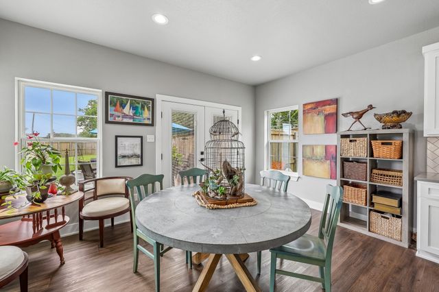 116 E Bexar Street, Mabank, TX 75147