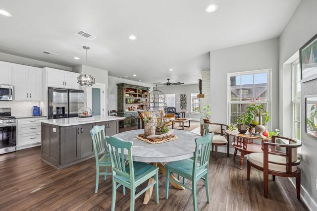 116 E Bexar Street, Mabank, TX 75147