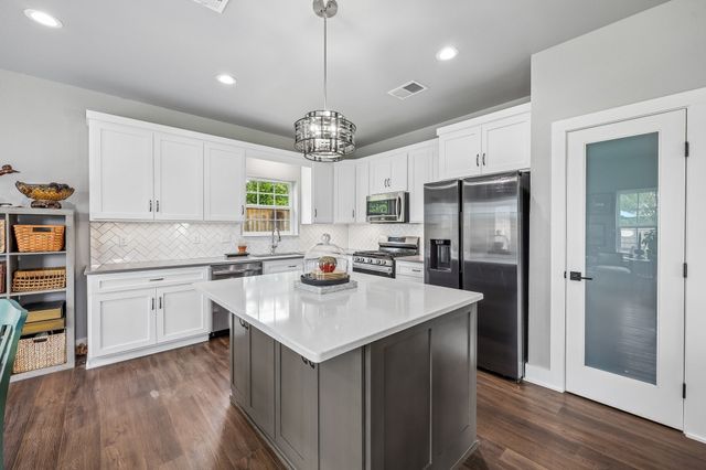 116 E Bexar Street, Mabank, TX 75147