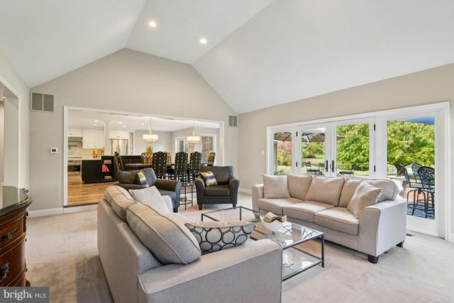 437 WINDROW CLUSTERS DR, Moorestown, NJ 08057