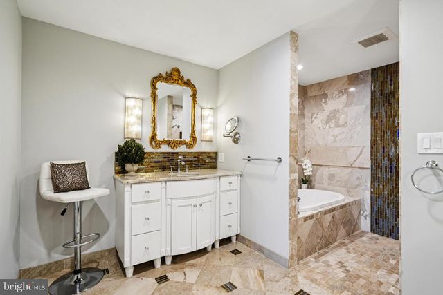 437 WINDROW CLUSTERS DR, Moorestown, NJ 08057