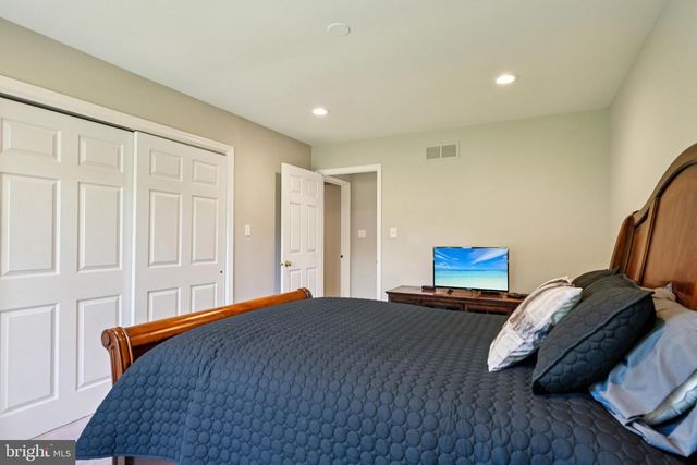 437 WINDROW CLUSTERS DR, Moorestown, NJ 08057