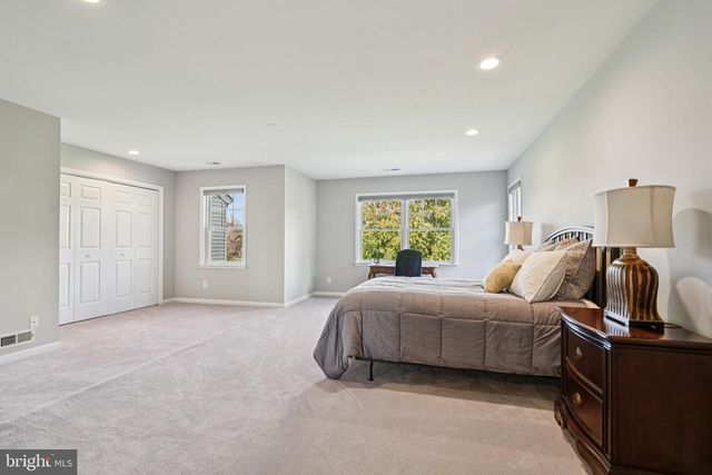 437 WINDROW CLUSTERS DR, Moorestown, NJ 08057