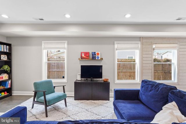 4416 GAULT PL NE, Washington, DC 20019