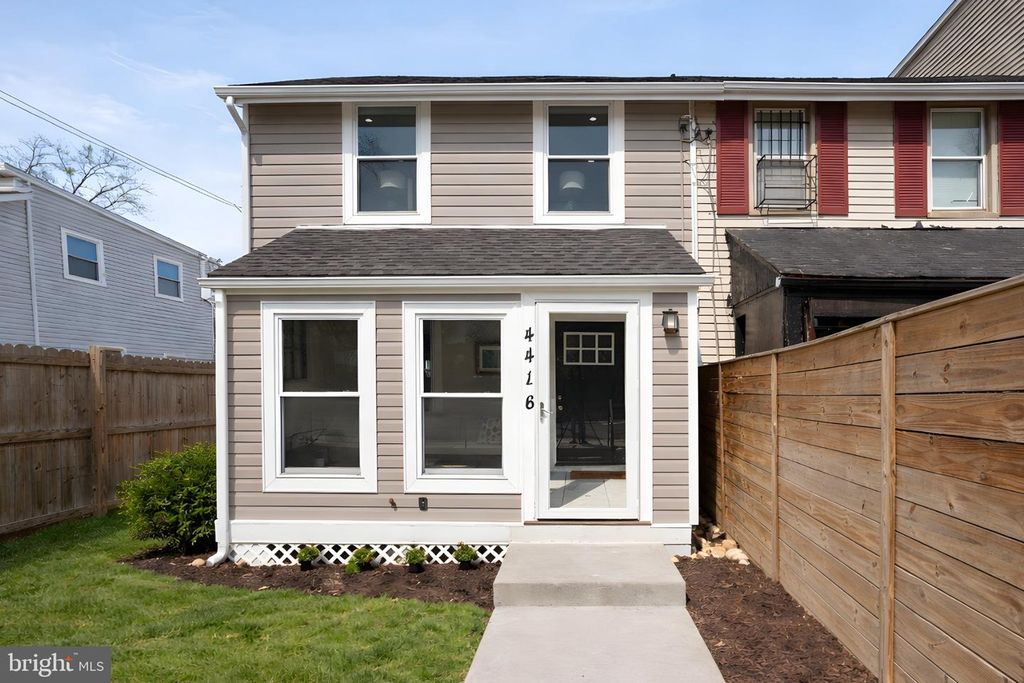 4416 GAULT PL NE, Washington, DC 20019