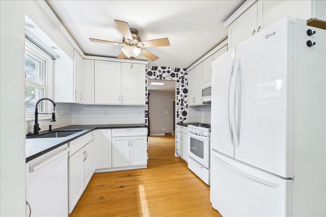 67 Grove Avenue, Glen Ellyn, IL 60137