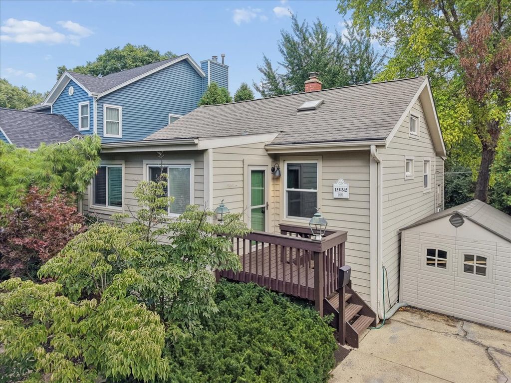 67 Grove Avenue, Glen Ellyn, IL 60137