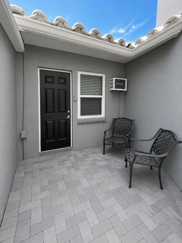 741 NE 16th Avenue 4, Fort Lauderdale, FL 33304