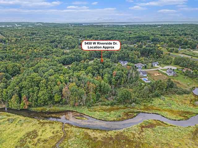 5450 W Riverside Drive, Ludington, MI 49431