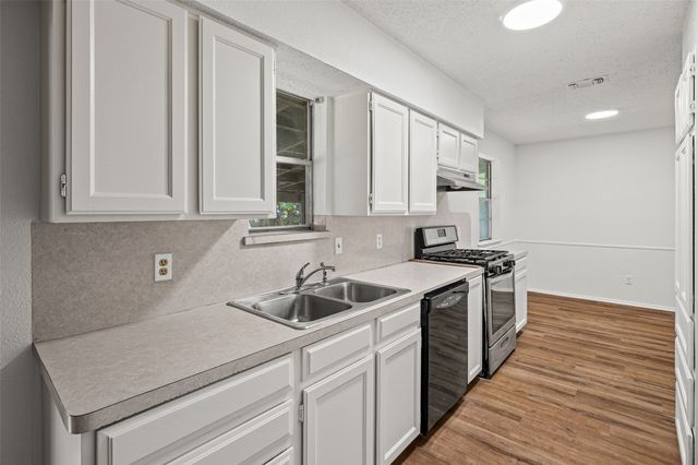 1915 Westover Court, Arlington, TX 76015