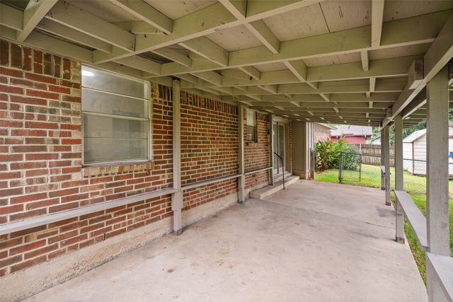 1915 Westover Court, Arlington, TX 76015