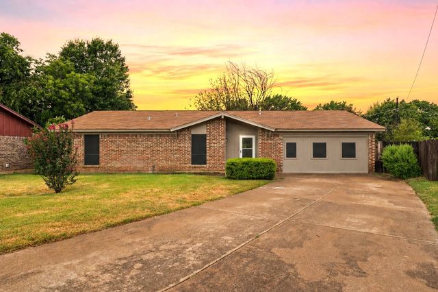 1915 Westover Court, Arlington, TX 76015
