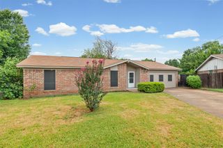 1915 Westover Court, Arlington, TX 76015