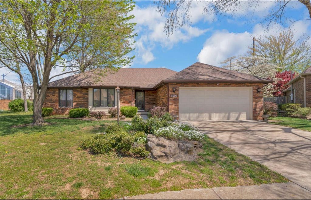 3016 South Oak Avenue, Springfield, MO 65804