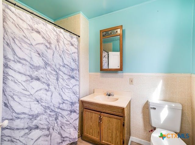 1510 N Avenue, Shiner, TX 77984