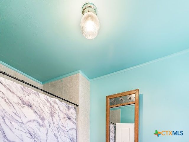 1510 N Avenue, Shiner, TX 77984