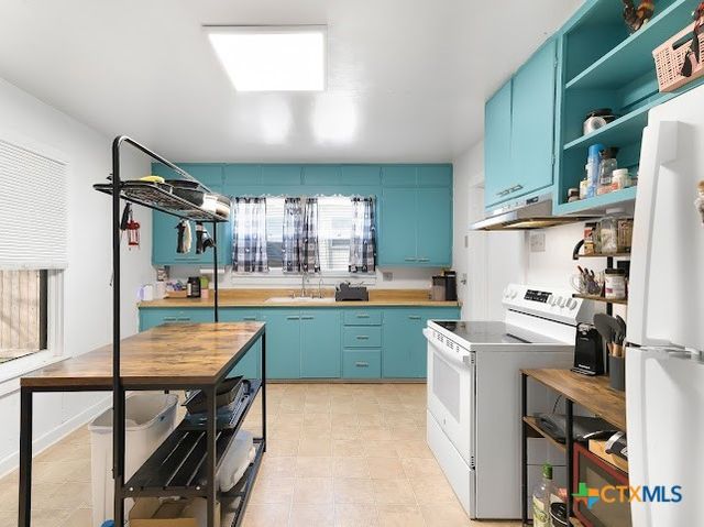 1510 N Avenue, Shiner, TX 77984