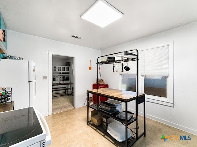 1510 N Avenue, Shiner, TX 77984