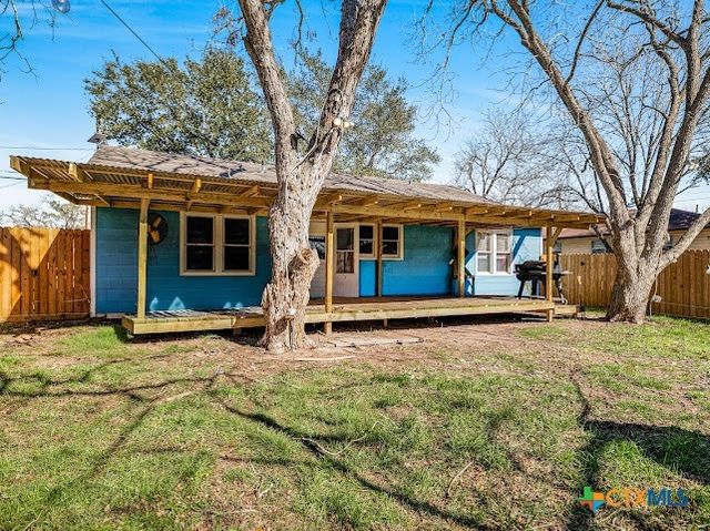 1510 N Avenue, Shiner, TX 77984