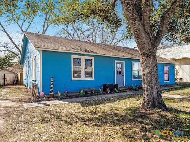 1510 N Avenue, Shiner, TX 77984