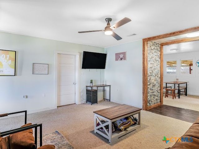 1510 N Avenue, Shiner, TX 77984