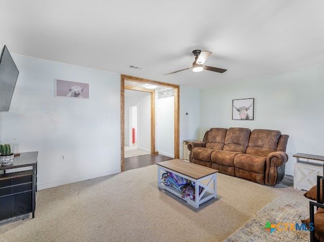 1510 N Avenue, Shiner, TX 77984