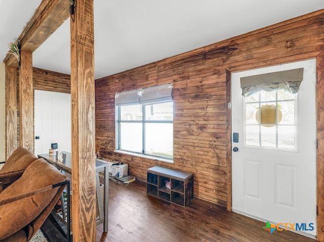 1510 N Avenue, Shiner, TX 77984