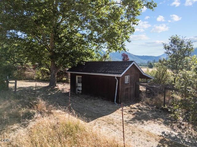 12974 E Evans Creek Road, Rogue River, OR 97537