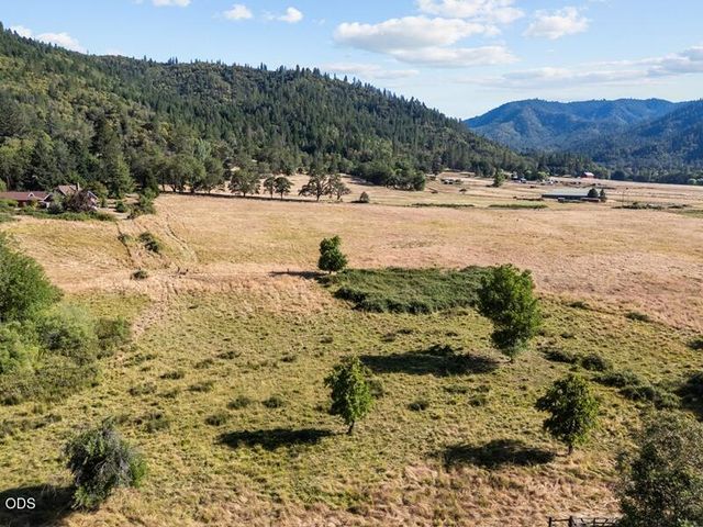 12974 E Evans Creek Road, Rogue River, OR 97537