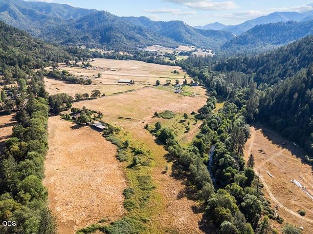 12974 E Evans Creek Road, Rogue River, OR 97537
