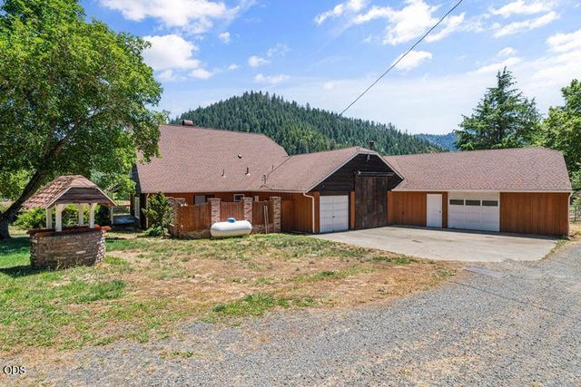 12974 E Evans Creek Road, Rogue River, OR 97537