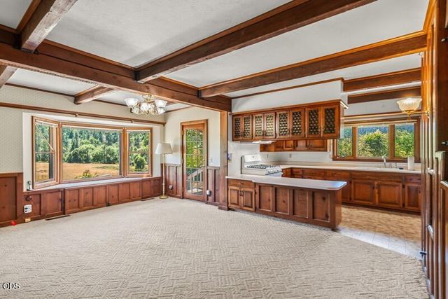 12974 E Evans Creek Road, Rogue River, OR 97537