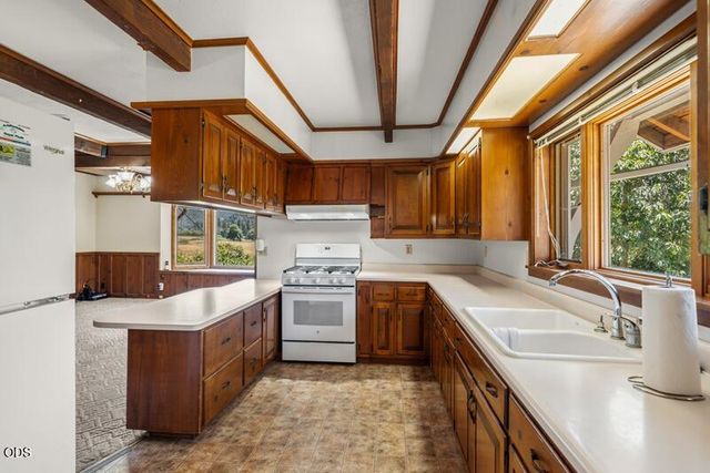 12974 E Evans Creek Road, Rogue River, OR 97537