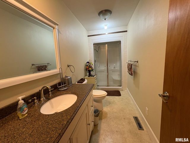 1219 S Boch Street, Taylorville, IL 62568