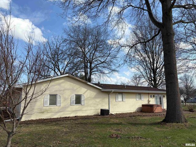 1219 S Boch Street, Taylorville, IL 62568