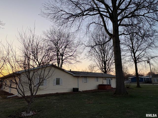 1219 S Boch Street, Taylorville, IL 62568