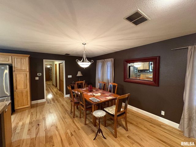 1219 S Boch Street, Taylorville, IL 62568