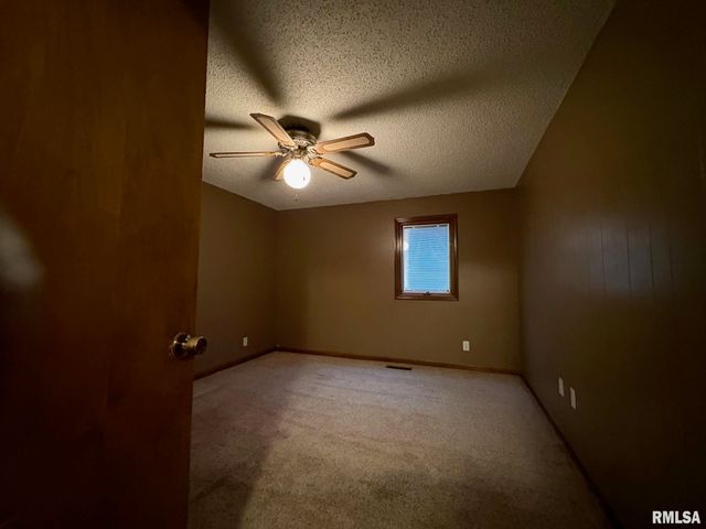 1219 S Boch Street, Taylorville, IL 62568