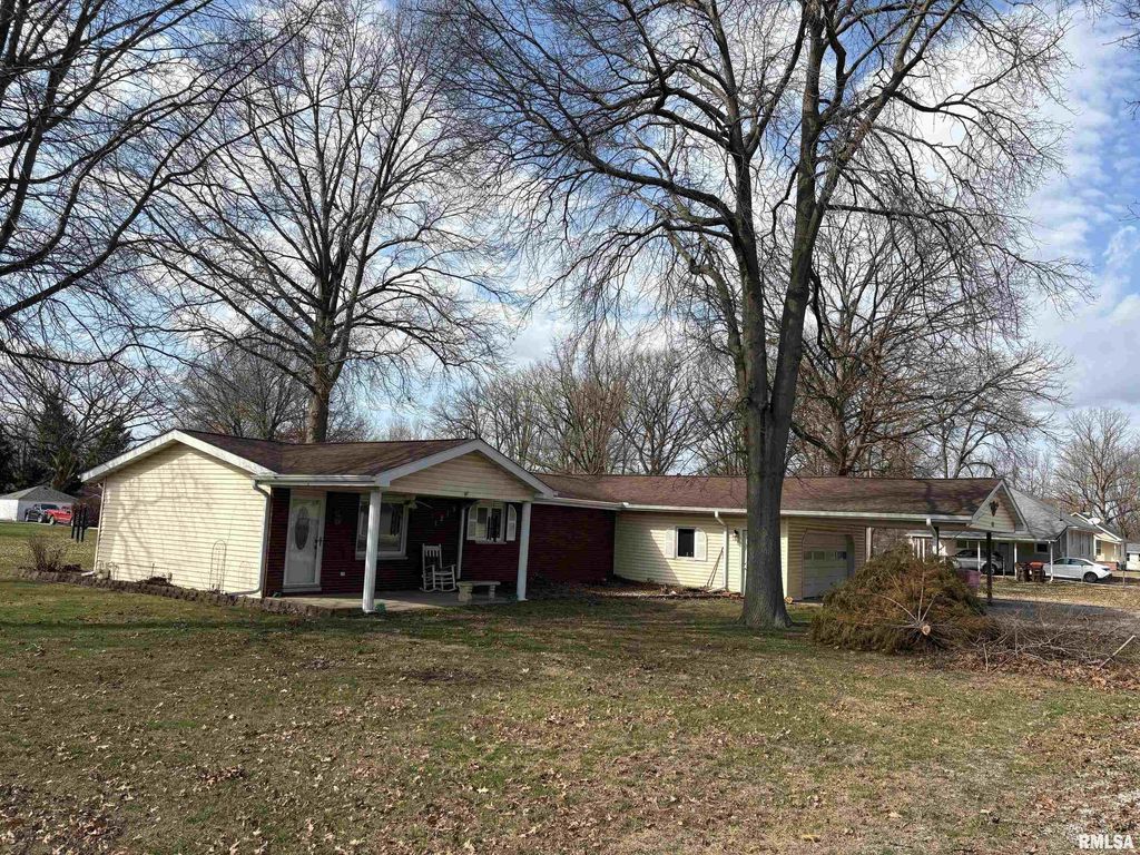 1219 S Boch Street, Taylorville, IL 62568