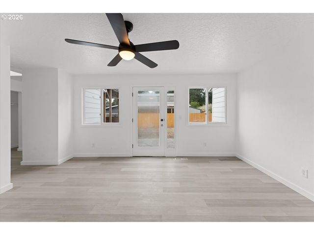 6725 Se MABEL Ave, Milwaukie, OR 97267